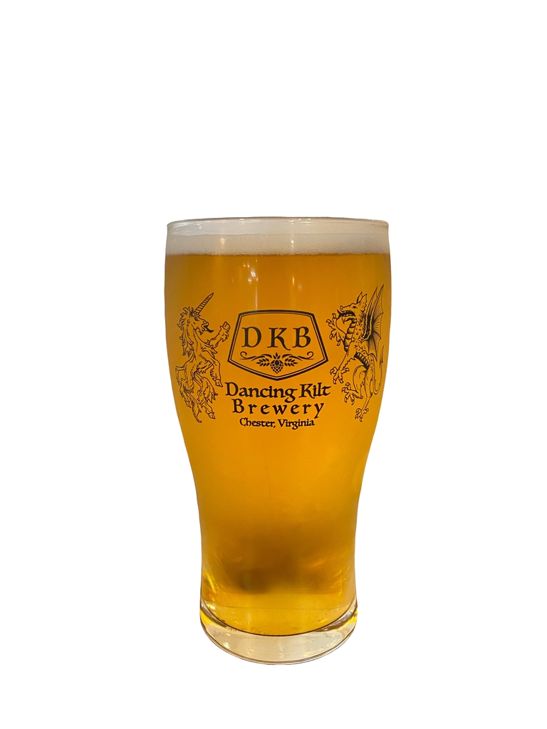 A pint glass with the word dra on it.